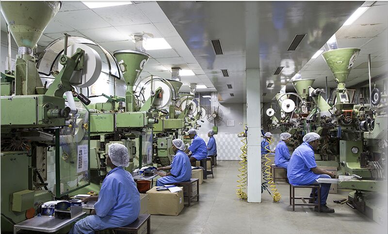 Inside the packing floor at Vedika Exports (1 of 2)
